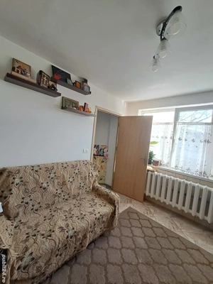 Garsoniera de vanzare, renovata in doua camere si bucatarie