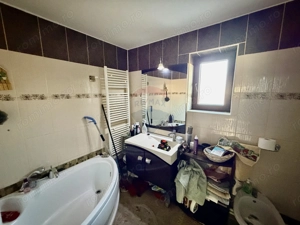 Casă / Vilă cu 4 camere de vânzare - imagine 19