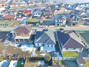 Vilă cu 4 camere de vânzare în Via Carmina - imagine 4