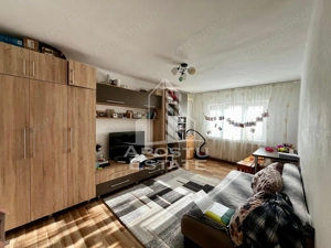 Apartament 3 camere, etaj 3, centrala proprie, zona Lipovei