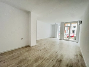 Apartament cu 2 camere si curte   -  Parter   -Zona Torontalului - imagine 2