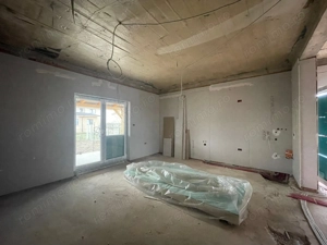 Duplex despartit prin CT cu 4 camere