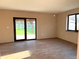 Duplex la asfalt - 4 camere - teren 532mp  Utvin - imagine 3