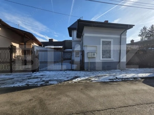 Casa cu 4 camere, situata in zona linistita, in proximitatea spitalului judetean