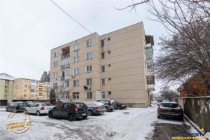 Apartament 2 camere,improspatat, decomandat,balcon,pivnita,Targu Secuiesc - imagine 3