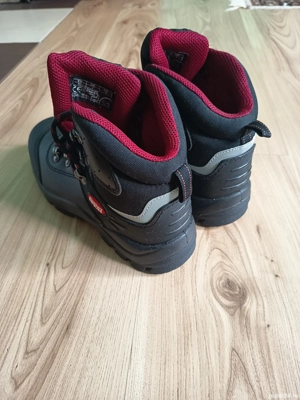 Vând bocanci Strauss Germany