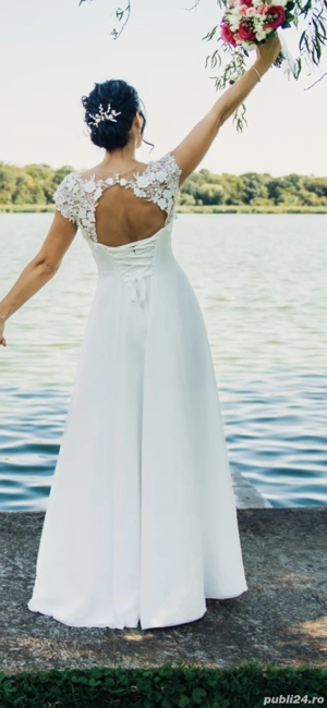 Rochie de mireasa,tip A,stare foarte buna,usoara de purtat,eleganta