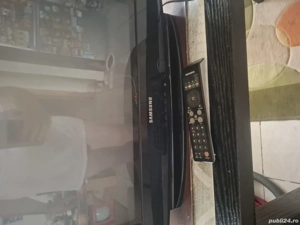 De vanzare tv Samsung cu telecomanda 300 ron negociabil in limitata bunului simt.