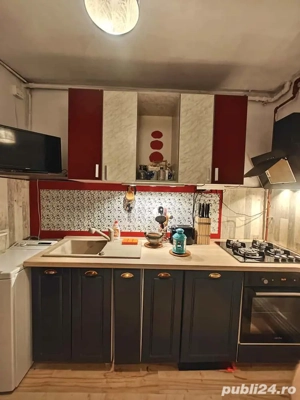 Vând apartament 3 cam decomandat sector 5 strada Bârcă - imagine 2