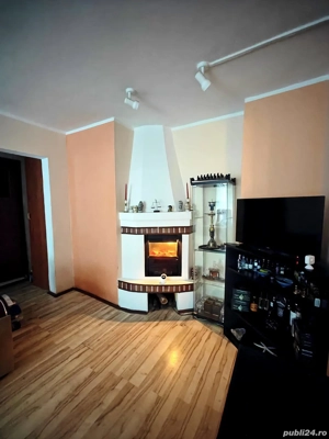 Vând apartament 3 cam decomandat sector 5 strada Bârcă - imagine 5