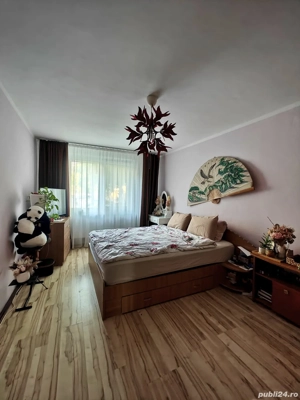 Vând apartament 3 cam decomandat sector 5 strada Bârcă - imagine 9