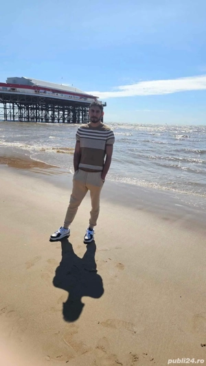 Baiat dotat caut fata din București