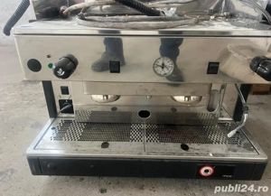 Vand masina de cafea si rasnita.