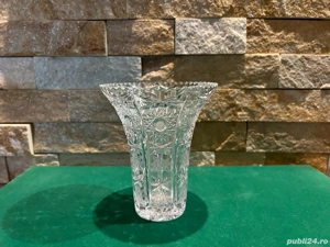 Vază de Colecție din Cristal Masiv   Înălțime 14 cm   Design Clasic   Stare Impecabilă