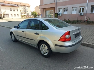 Ford Focus 1.6 Sedan Clima - imagine 2