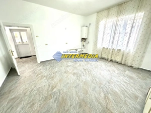 Casa de vanzare cu 3 camere in Alba Iulia, Zona Centru cu 900 mp teren, utilitati si la asfalt.