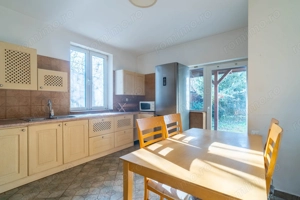 Apartament central la casă, spațios, ideal pentru familie numeroasă. - imagine 4