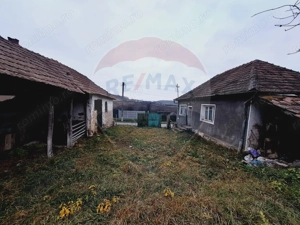 Casă  cu 2 camere si teren de vanzare - imagine 2