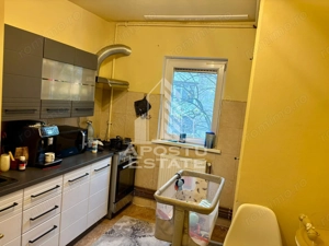 Apartament cu 3 camere, 2 balcoane, 2 bai,etaj intermediar, - imagine 8