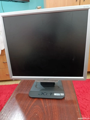 PC + Monitor Acer + Boxe Logitech + Birou + Scaun de Birou