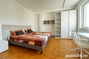 Închiriez cameră spațioasă în vila 