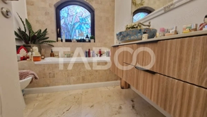 Casa deosebita cu finisaje de lux si teren de 308 mp Selimbar Sibiu - imagine 14