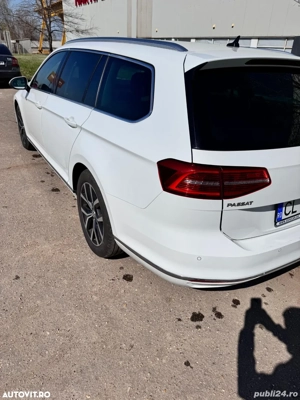 Volkswagen Passat 2.0 TDI (BlueMotion Technology) DSG Highline - imagine 8