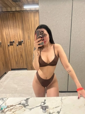 buna eu sunt stefania sunt forte fierbinte 