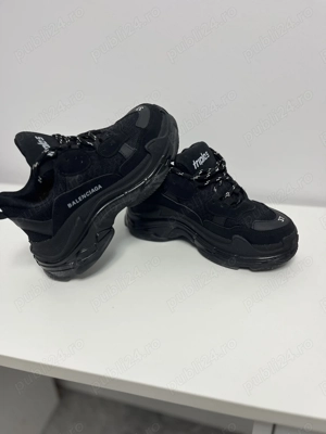 Vând Adidasi balenciaga 