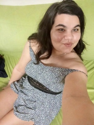 Brunetă creolă și cu forme sexy  Confirmări Watsapp video