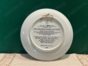 Farfurie de Colecție Mit Seifenblasen spielende Kinder Lilien Porzellan Bradex - imagine 2