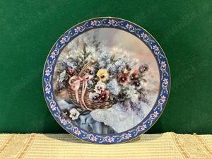 Farfurie de Colecție Pansies   Lena Liu s Basket Bouquets   Bradex