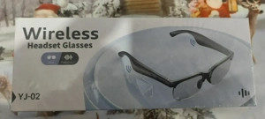 Ochelari cu căști wireless