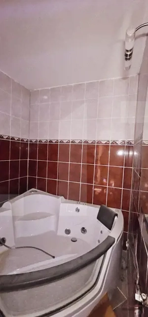 Apartament generos: 97,5 mp, 5 camere, 2 băi mari - imagine 10