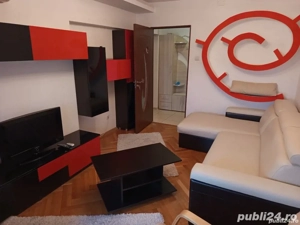 garsoniera iancului-metrou la scara blocului-stradal