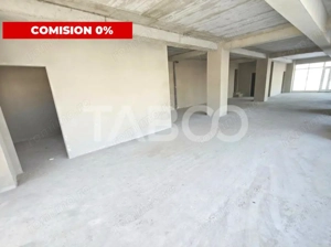 Spatiu comercial cu vitrina si 4 locuri de parcare - COMISION 0