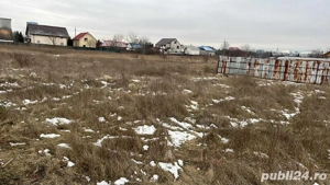 vind teren ÎN izvoare Bacau  aproape de oraș 400mp deschidere 25mp utilitățile aproape mai multe tel - imagine 3