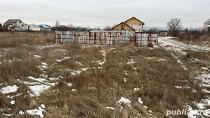 vind teren ÎN izvoare Bacau  aproape de oraș 400mp deschidere 25mp utilitățile aproape mai multe tel - imagine 2