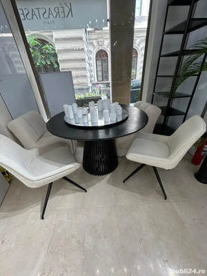 Vând masa rotunda cu 4 scaune 