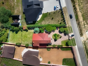 Casă de vânzare   110 mp, curte spațioasă și grădină verde - imagine 4