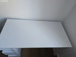 Vând birou alb din MDF!