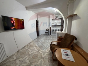 Apartament cu 3 camere de închiriat în zona Rovine