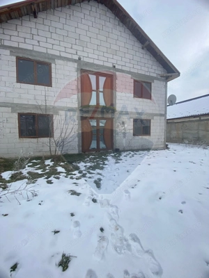 Casă cu 4 camere de vânzare - Beiu, Teleorman - imagine 2