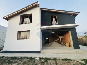 Vilă cu 6 camere de vânzare strada Lahovari Balotesti