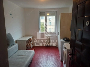Garsoniera la etaj intermediar, situata in zona Take Ionescu