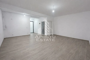 Apartament cu 2 camere, semidecomandat, etaj 2, zona Lidl din Giroc - imagine 3