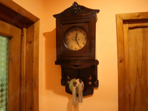 Pendula veche cu greutati si cadran argintat