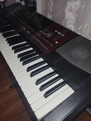 Aranjor profesional Korg Pa 700 + husă originală Korg + stativ
