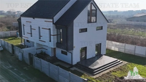 Vila premium cu panouri fotovoltaice la 15 minute de capitala