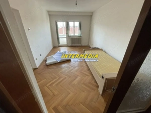 Apartament 3 camere etaj 2 +garaj + boxa in Cetate zona Caroline 